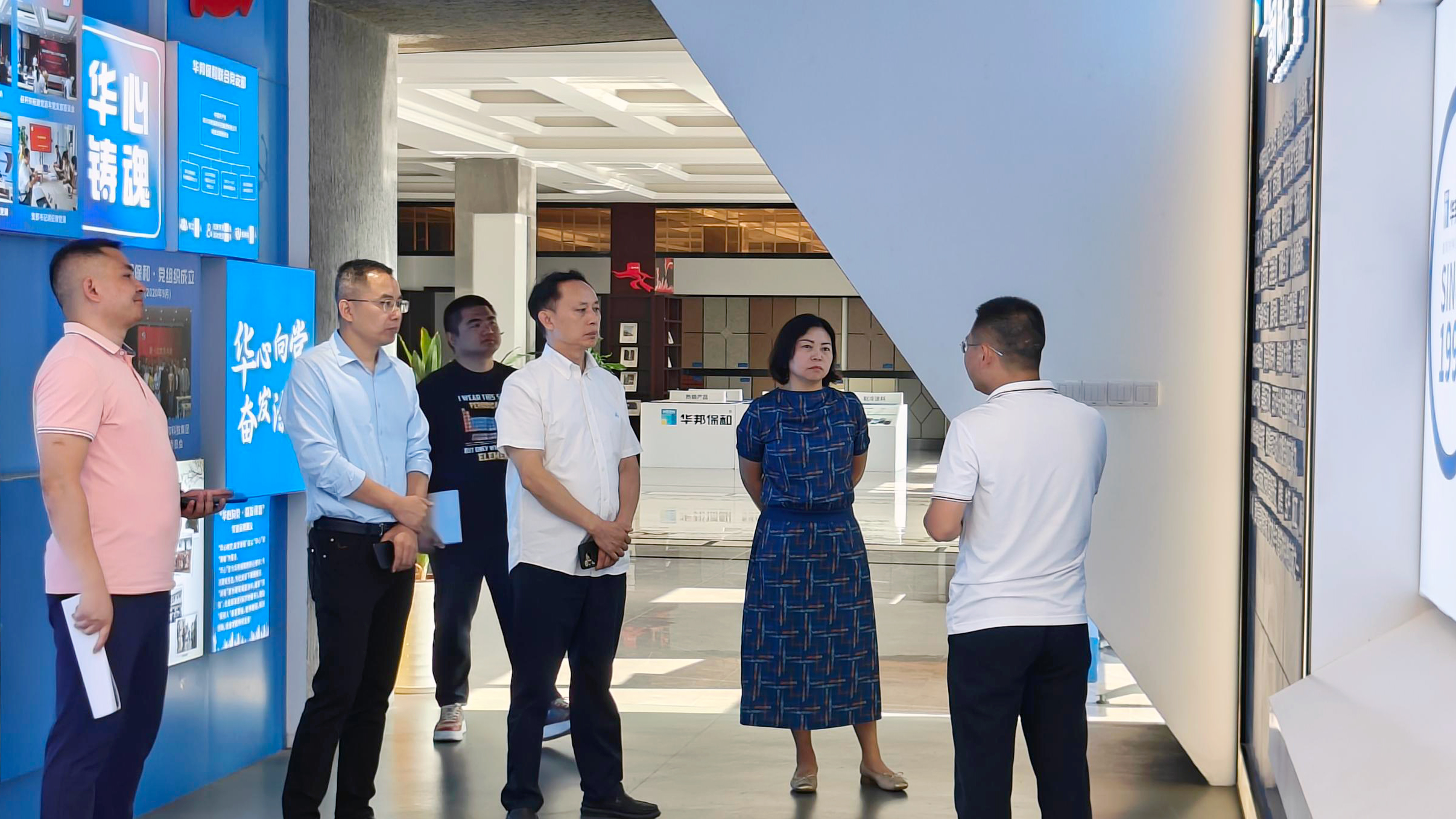 成都市房地產(chǎn)開(kāi)發(fā)協(xié)會(huì)蒞臨華邦保和考察交流 成都市房地產(chǎn)開(kāi)發(fā)協(xié)會(huì)蒞臨華邦保和考察交流